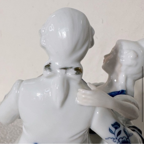Vintage Porcelain French Colonial Couple Dancing Music Box - Picture 5 of 13